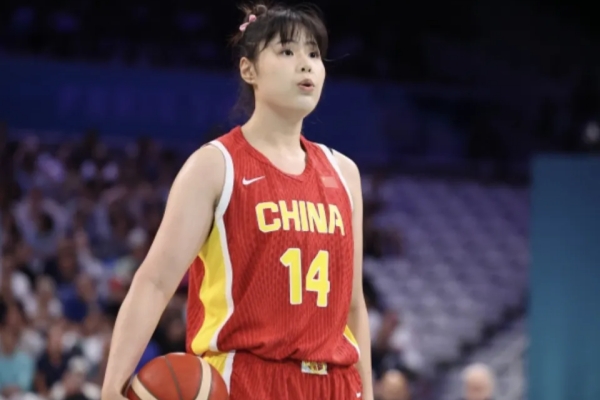 李月汝2024年持续闪耀：WNBA芝加哥天空队与中国女篮的双线作战